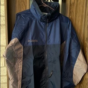 COLUMBIA LIGHTWEIGHT PACKABLE JACKET